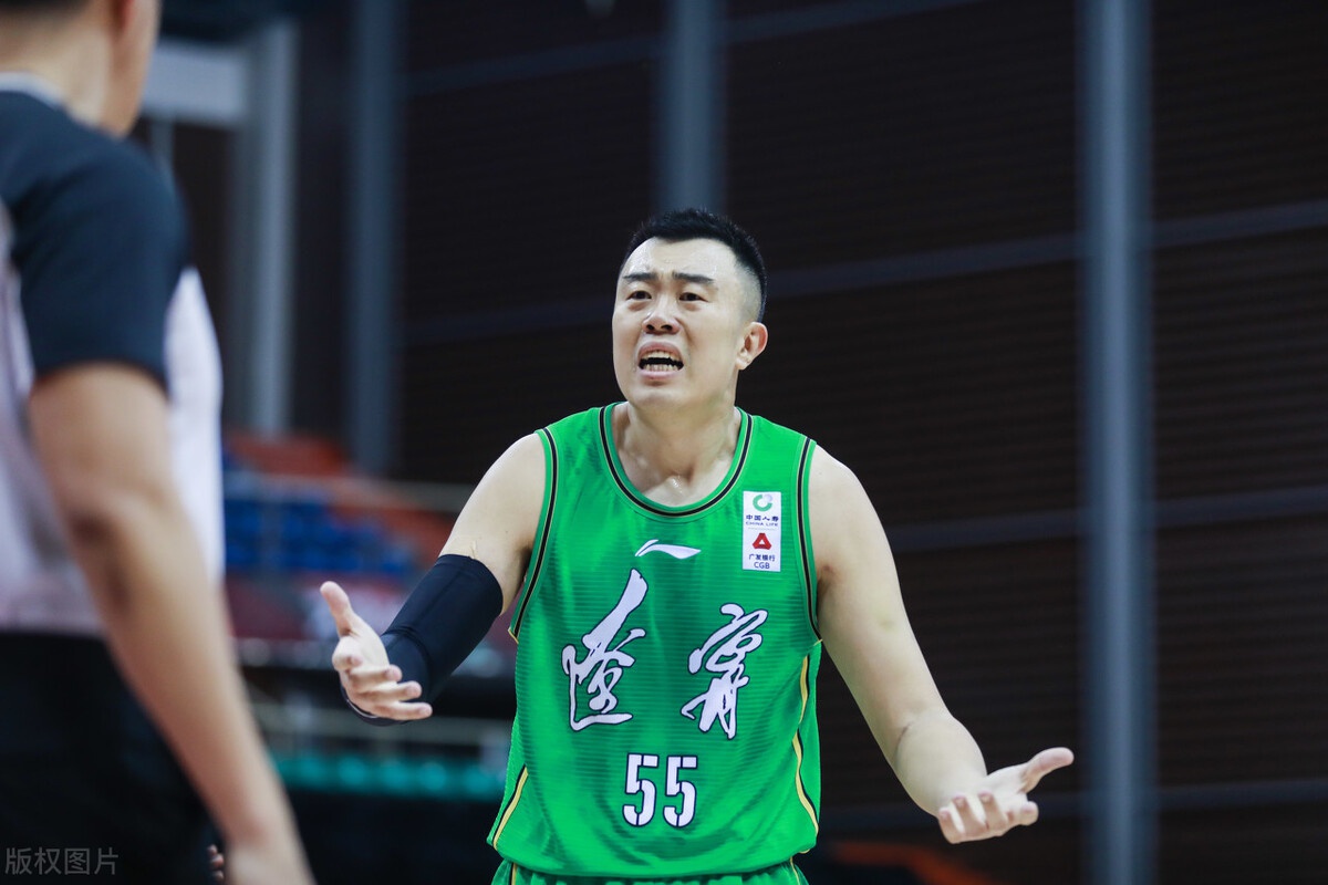 九游体育下载-拜仁慕尼黑迎CBA常规赛关键赛；今夜迎来里程碑；话题不断；球探报告显示潜力的简单介绍