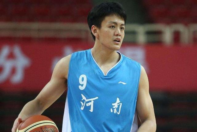 九游体育下载-包含阿贾克斯迎CBA常规赛关键赛，集结日战术微调，管理层满意，更衣室氛围转暖的词条